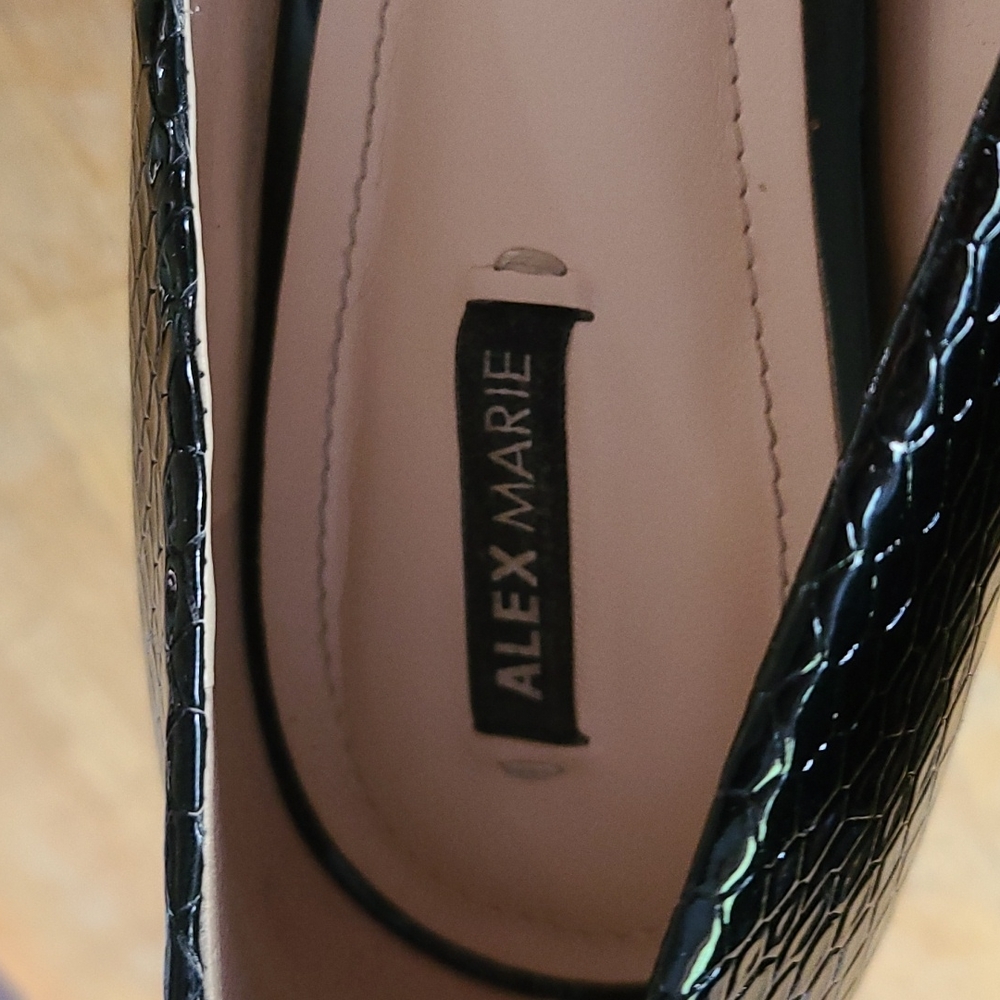 Peep toe Black Patent heels - Picture 5 of 8